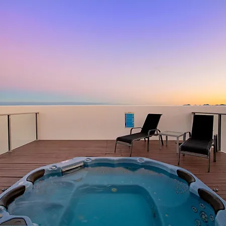 Private Rooftop Spa Penthouse Apartment - Sierra Grand - Coasthm Gold Coast Exterior photo